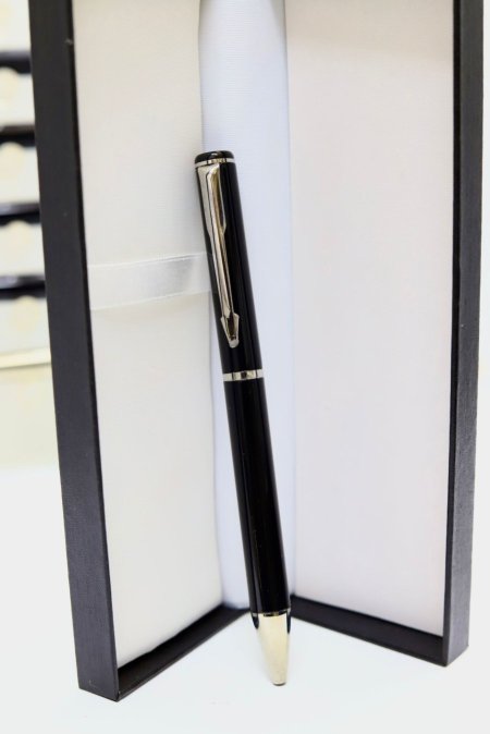 قلم فاخر مع نقش الاسم